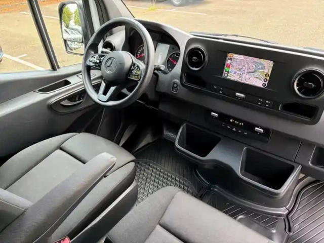 Mercedes Sprinter 317 cdi fourgon 37s l2h2 170ch — photo 23