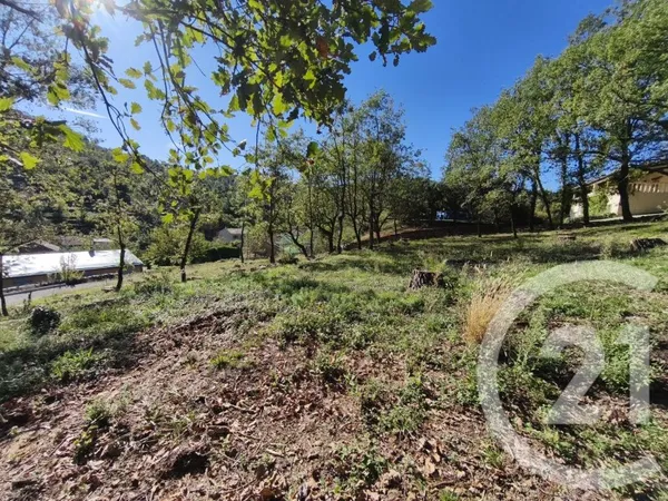 Terrain 904 m²