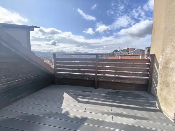 BEL APPARTEMENT AVEC TERRASSE TROPEZIENNE