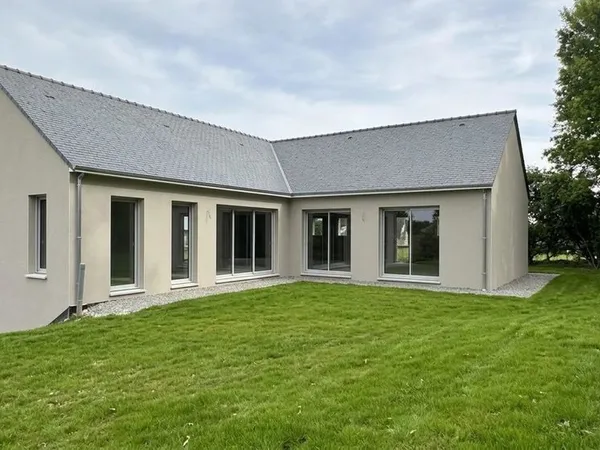 Maison sur Blaison Gohier de 225 m² env sur une parcelle de 746 m². Vendue hors d'eau