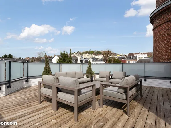 Meublé haut de gamme dans un manoir avec terrasse exceptionnelle de 40 m², parking et fibre inclus
