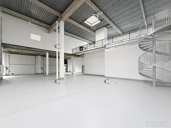 Local d'activité 700 m²