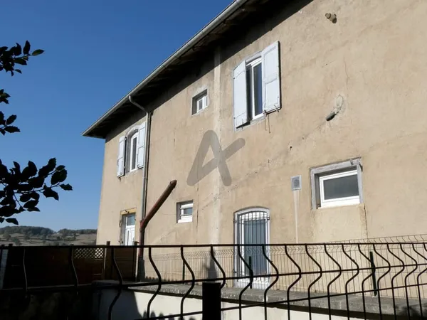 Bel appartement lumineux dans immeuble de caractère proche t