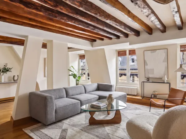 Charmant 2 pièces avec cachet ancien - Secteur Matignon