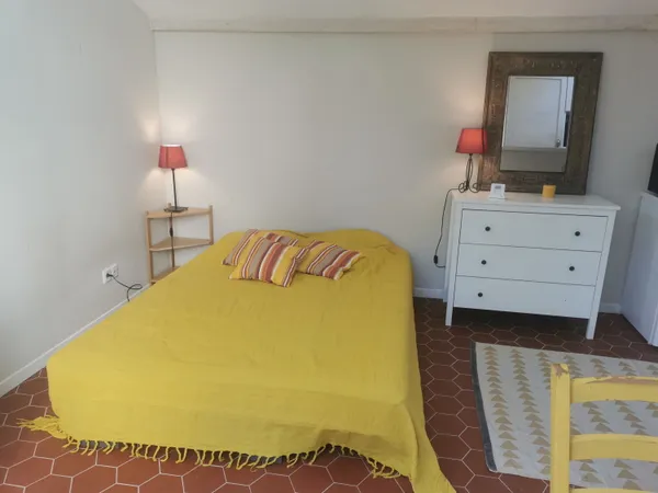 Loue studio 22m² meublé dans maison à 7 km d'Avignon