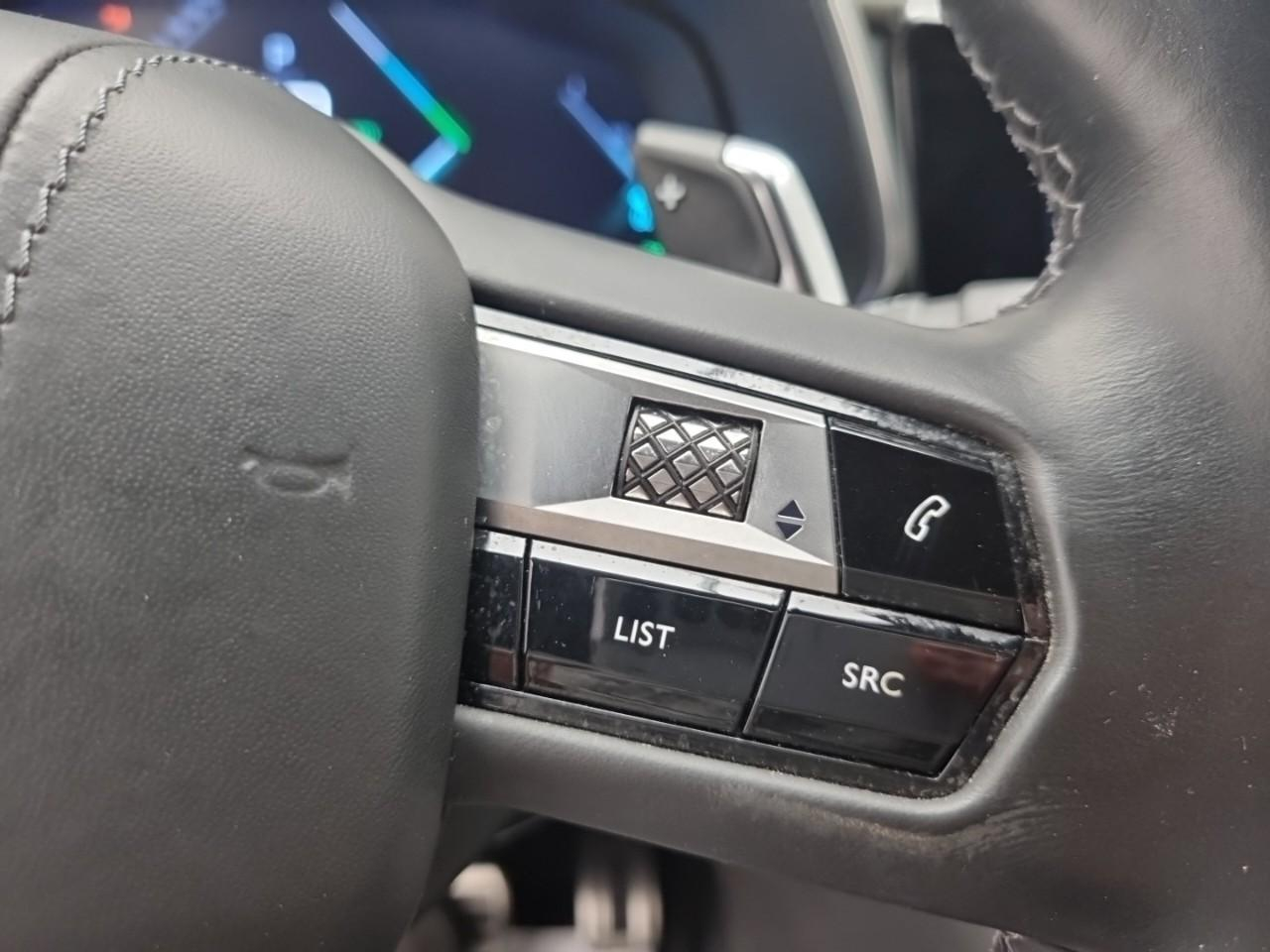 Ds Ds 7 crossback crossback hybride e-tense 300 eat8 4x4 rivoli — photo 24