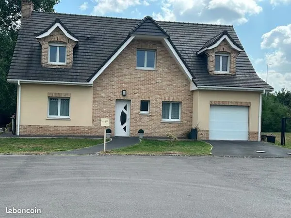 Maison individuelle 4 chambres - 150 m² habitables - Terrain 895 m² - Garage