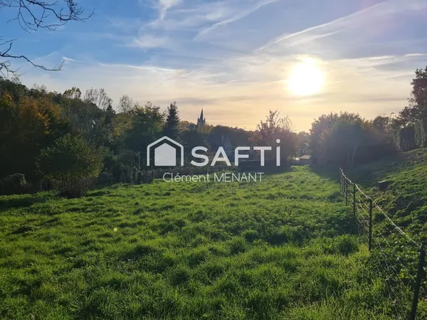 Grand terrain à bâtir de 1 900 m² avec garage — Vassy / Valdallière