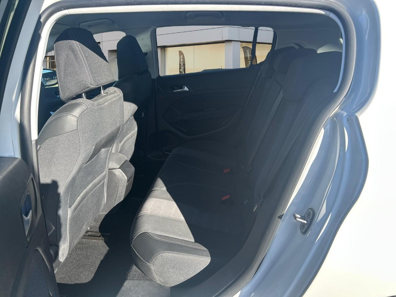 Peugeot 308 1.5 bluehdi 130ch s&s allure pack — photo 10