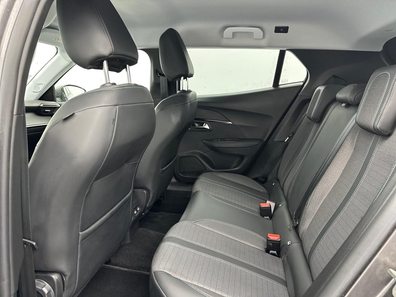 Peugeot 2008 puretech 130 s&s eat8 allure — photo 12