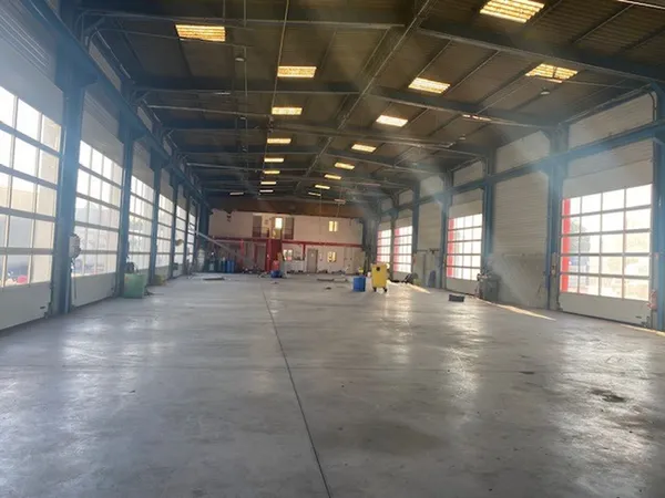 Local industriel 950 m²