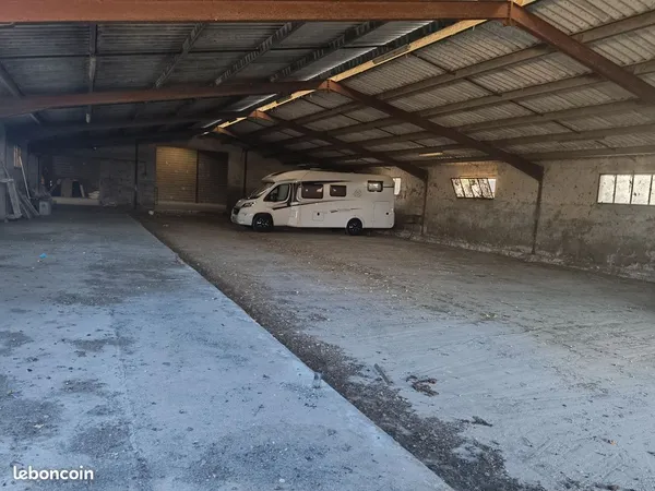 Hivernage / Remisage camping‑car & caravane - Bâtiment agricole fermé - Nord Dordogne