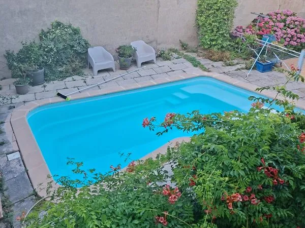 Grande maison en pierres XVIII avec dépendances