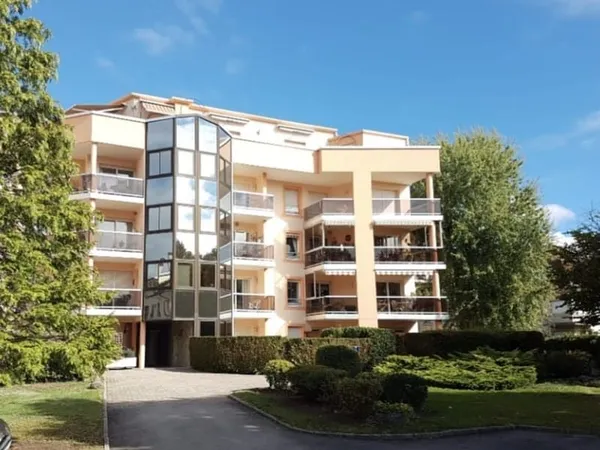 SAINT-DIE-DES-VOSGES: T3 loué avec ascenseur, terrasse et garag
