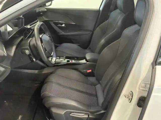Peugeot 2008 e- 136ch gt pack — photo 5