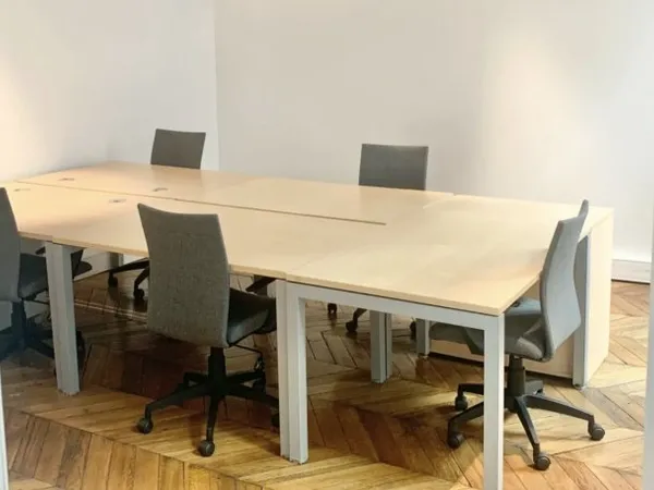 Loue Bureaux 4 postes proche Saint Lazare