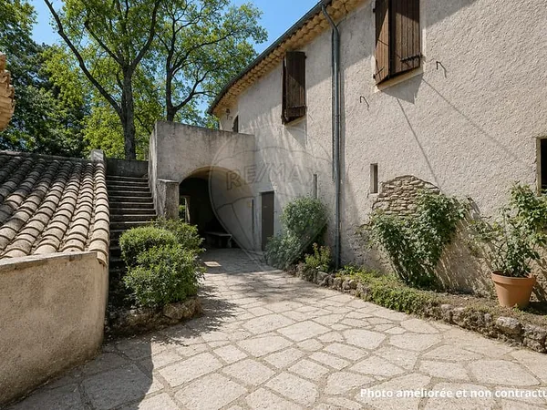 Maison 11 pièces 219 m²