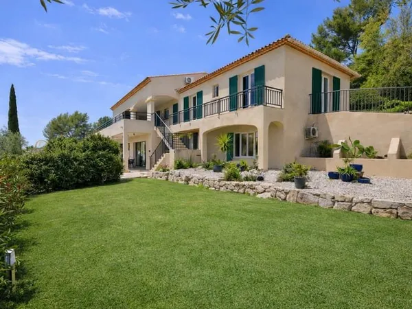 Maison 8 pièces 357 m²