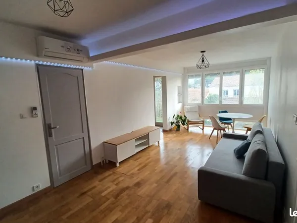 Beau T4 de 93m2 + balcon 4m entièrement refait