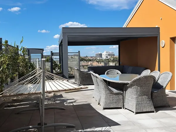Vends appartement 85m² Villeurbanne T4 avec terrasse de 120m² et grand garage