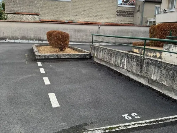Place de parking , Reims Clairmarais (bd Pommery)