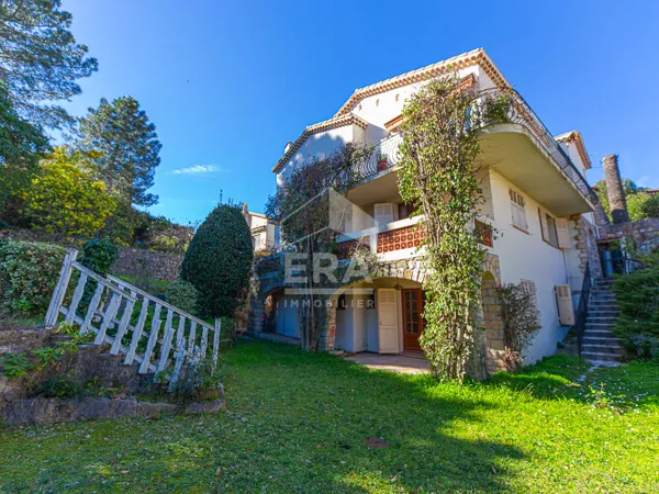 Maison 11 pièces 216 m²