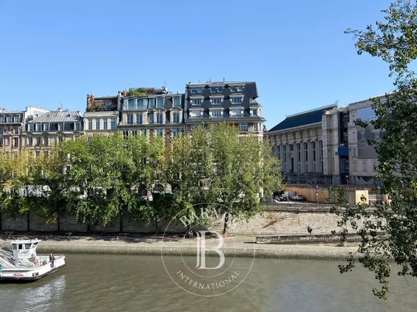Propriété partagée : Paris 6ème - luxueux pied-à-terre avec balcon sur la Seine - 2 chambres - 2 sal
