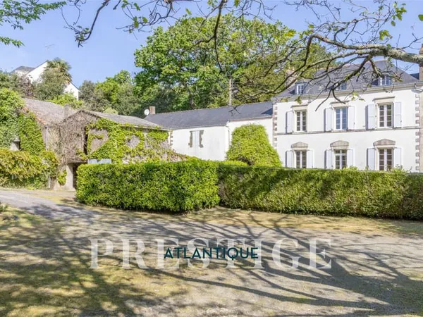 PORNIC - QUARTIER DU CHATEAU - PROPRIÉTÉ 235M2- PARC 2437M2