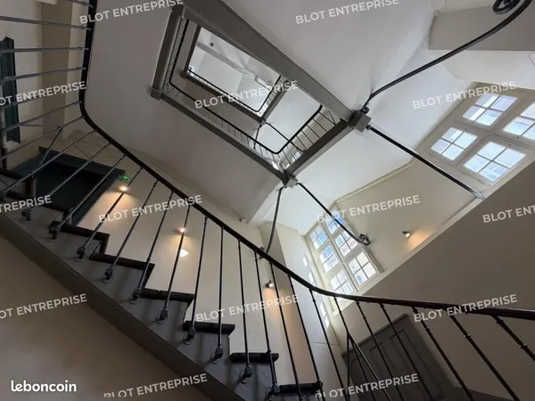 Bureaux 163 m²