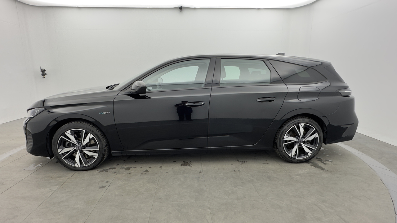 Peugeot 308 SW PHEV 180 e-EAT8 — photo 2