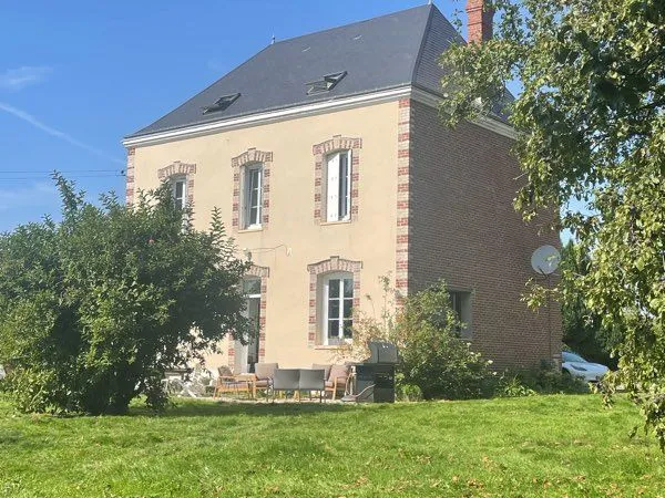 Chambre et sdb dans belle maison bourgeoise