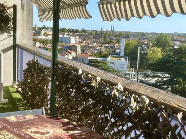 Appartement de standing 84 m2 dans résidence sécurisée, calme, 3 chambres, place parking, quartier c