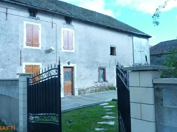 Maison en pierres de 91 m², avec dependances