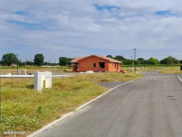 Terrain à bâtir de 692 m² à PONTONX-SUR-L'ADOUR (40)