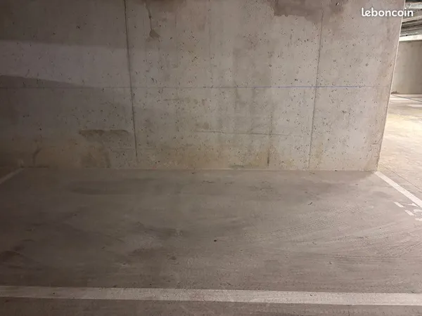 Place de parking sécurisée à louer - Éragny (95610)