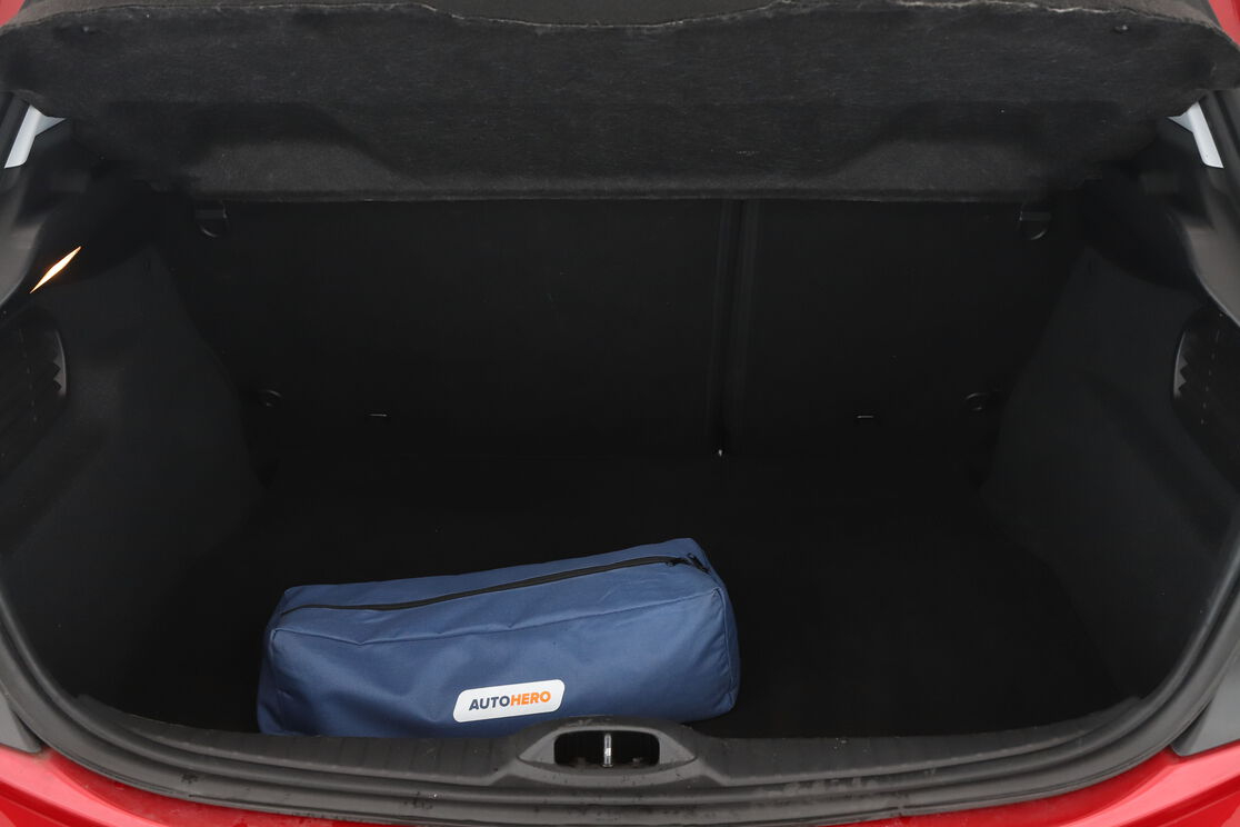 Peugeot 208 1.2 PureTech Allure — photo 16