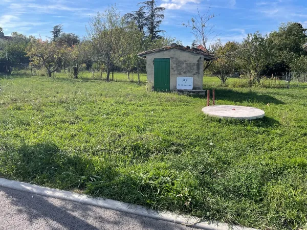 Terrain 577 m²