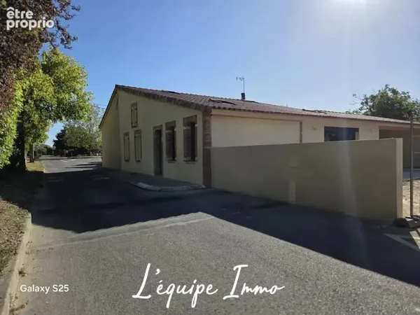 Maison T5 avec jardin sur terrain clôturé