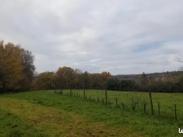 Terrain 555 m² La Sauve
