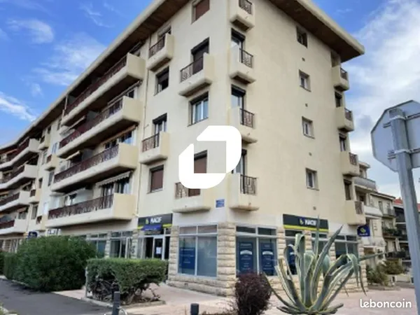 Bureau 240 m²