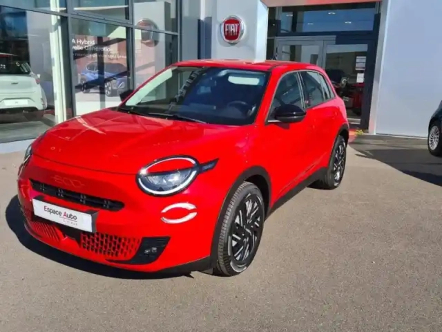 Fiat 600 e 156ch 54kwh red — photo 1