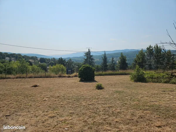 Terrain constructible avec vue Luberon