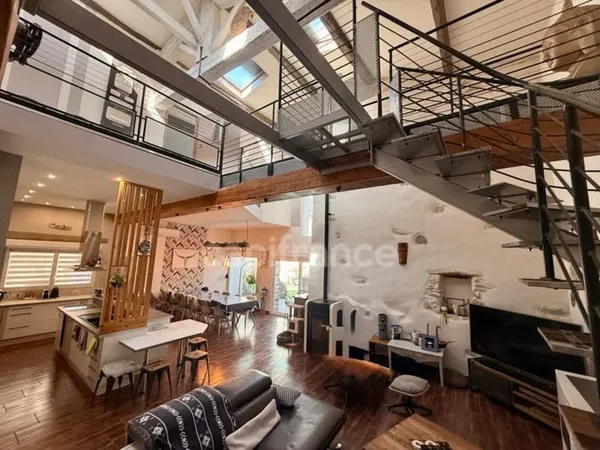 Loft exceptionnel 170m2 habitables 4 chambres, 1 garage et jardin à 20km de Carcassonne avec piscine