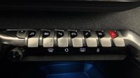 Peugeot 3008 HYBRID 225ch Allure Pack e-EAT8 — photo 27