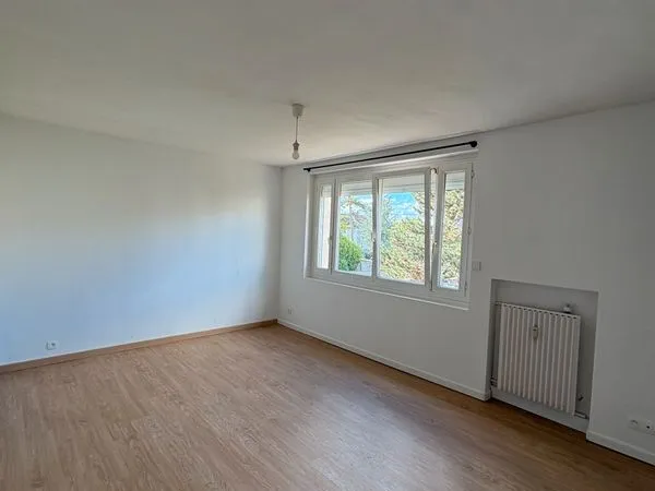T2 rénové 48 m² - Ifs - Parking sécurisé - Cave - 750 CC