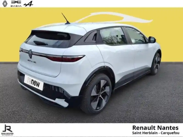 Renault Megane e-tech electric ev40 130ch equilibre standard charge — photo 7