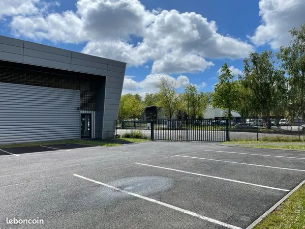 Local professionnel 270m2