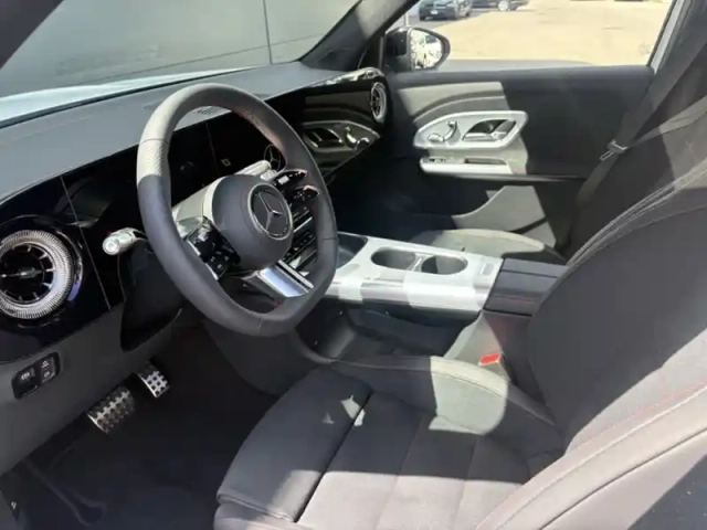 Mercedes Glb 200 amg line — photo 18