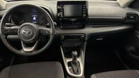 Toyota Yaris 116h Dynamic 5p MY22 — photo 11