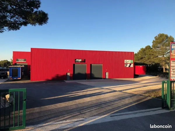 Entrepôt 470 m² SIGNES
